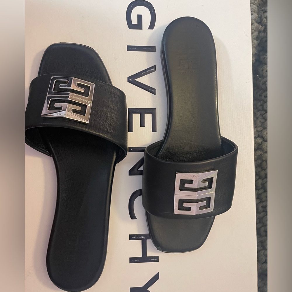 2023 Givenchy Sandal 100% authentic best price you can get sold out shoe double